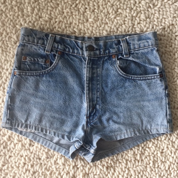 VINTAGE LEVI’S DENIM SHORTS - Picture 3 of 3